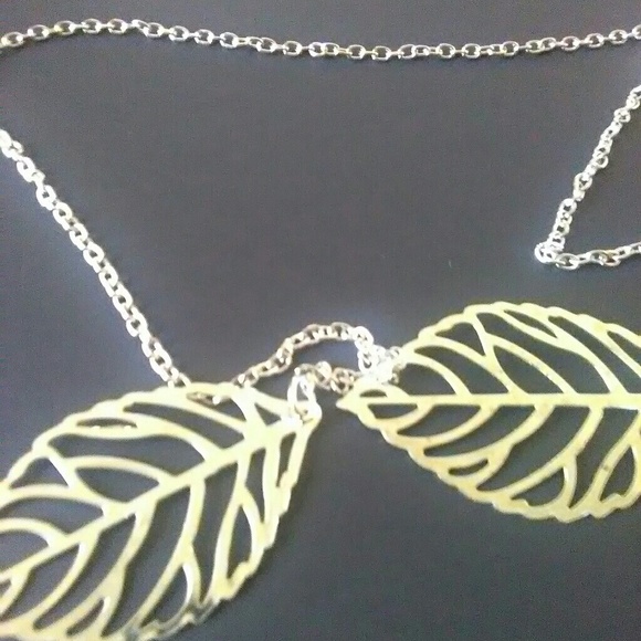 New Ladies Bright Shiny Choker Big Leaf Necklace - Picture 5 of 5